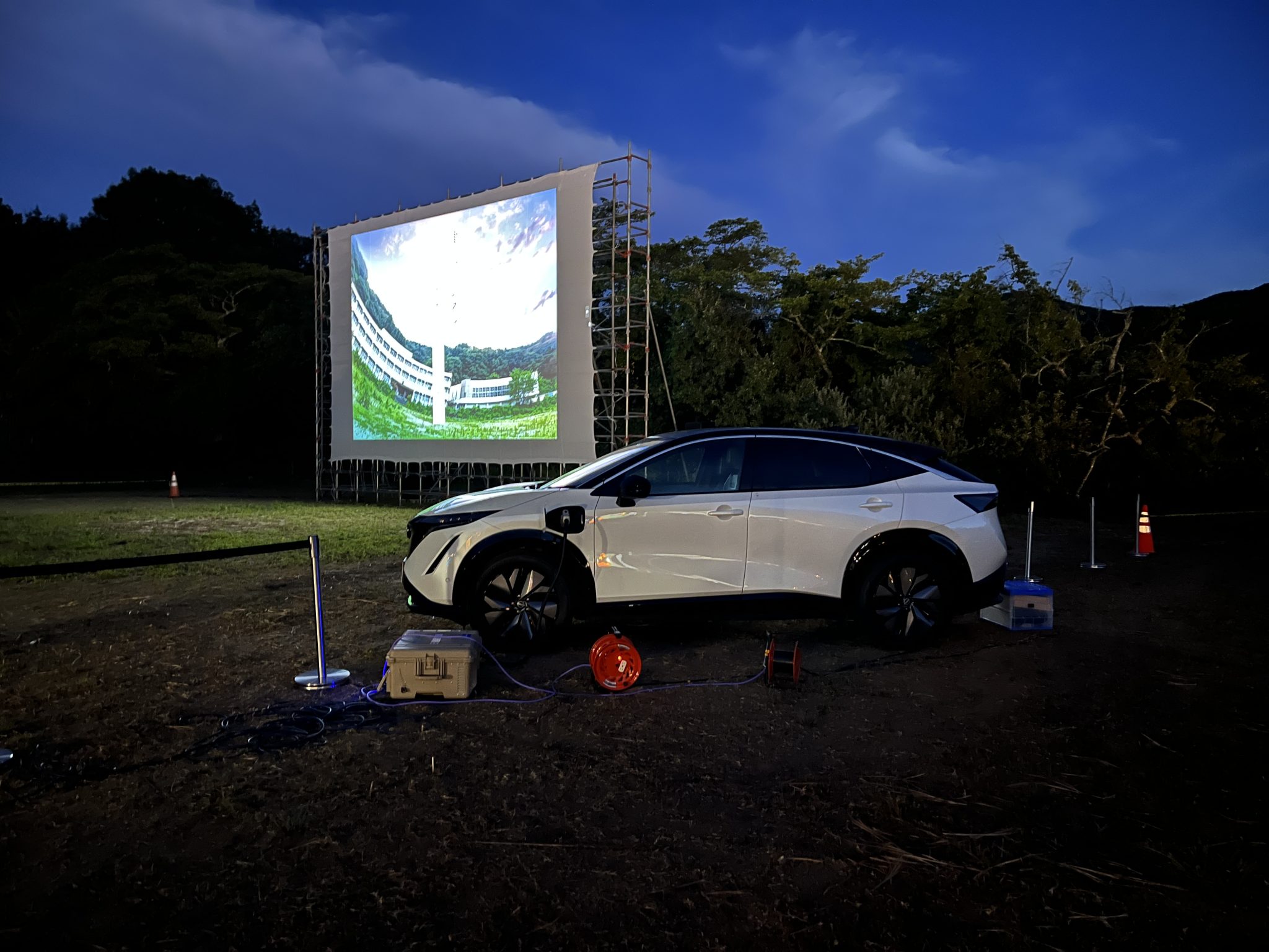 EVの電気を使って野外映画会「津島deシネマ」を開催しました
